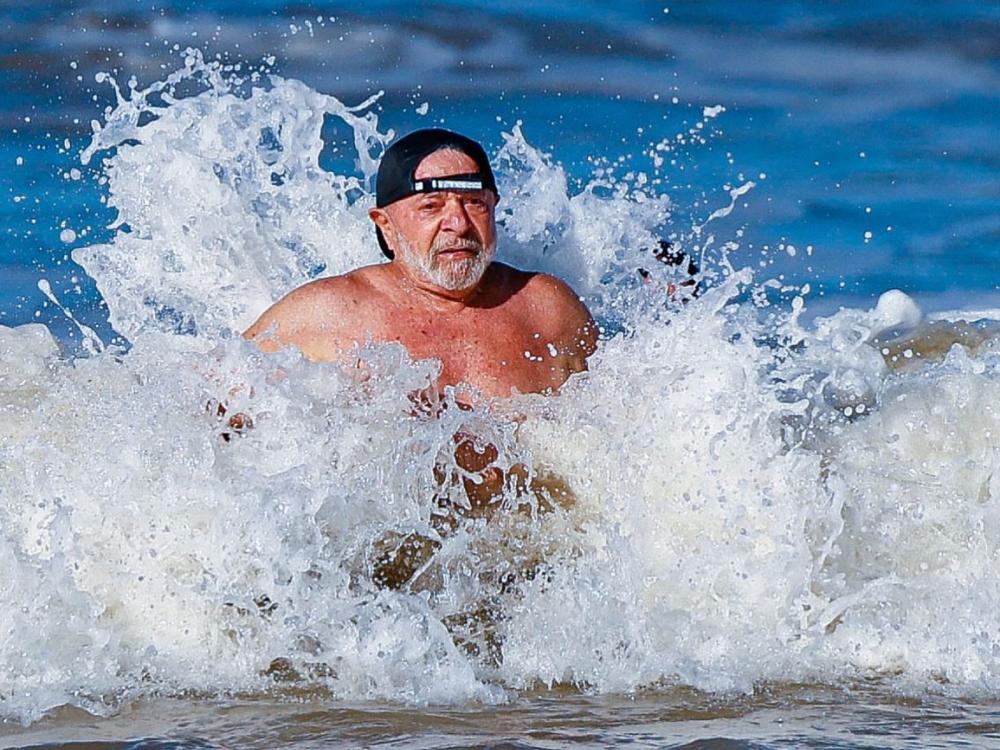 Depois de participar do 2 de Julho, Lula desembarca em Ilhéus: “Banho de mar para recuperar as energias”