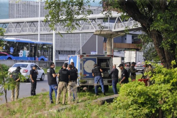 Corpo é encontrado em balde de lixo na Avenida ACM