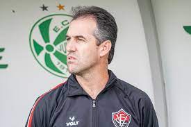 Após derrota, Condé diz que gol 'desestruturou os planos'