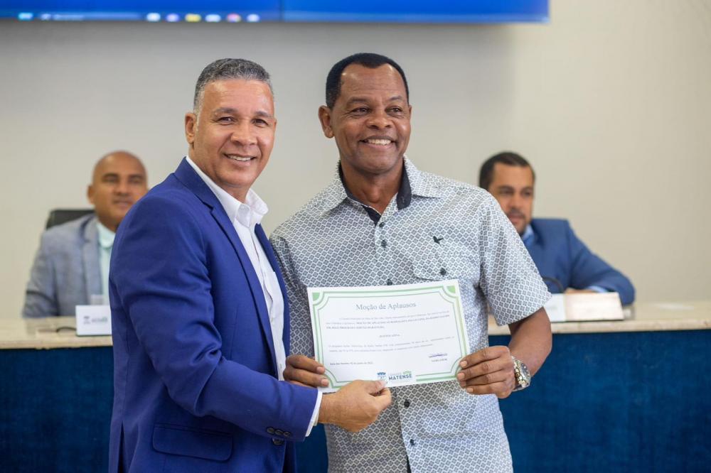 Ex-vereador Paulo Lins recebe homenagem na Câmara pelos 30 anos de rádio