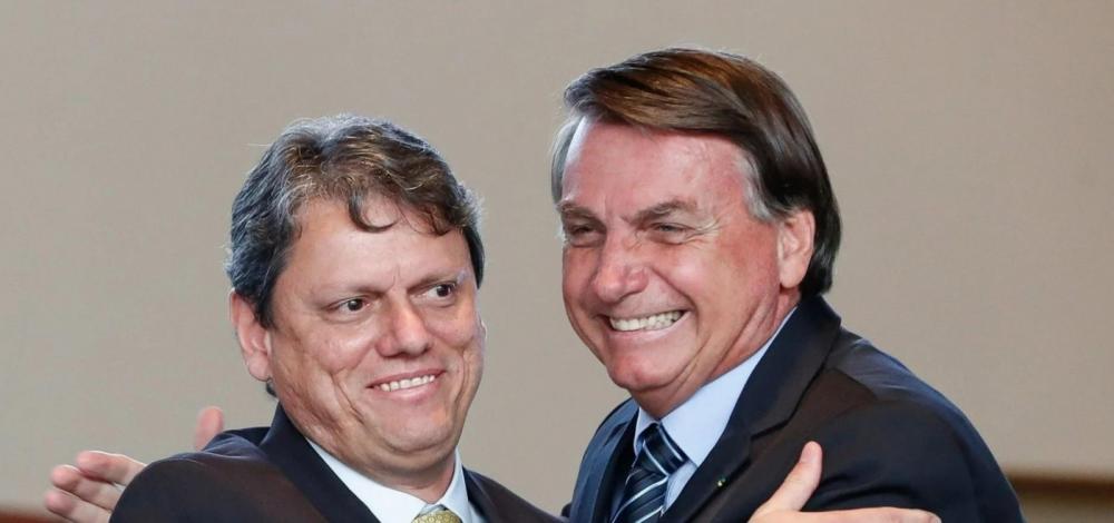 Em reunião com Bolsonaro, Tarcísio é alvo de críticas por apoio à reforma tributária