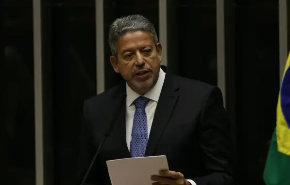 Gilmar Mendes suspende inquérito sobre compra de kits de robótica que envolve Arthur Lira