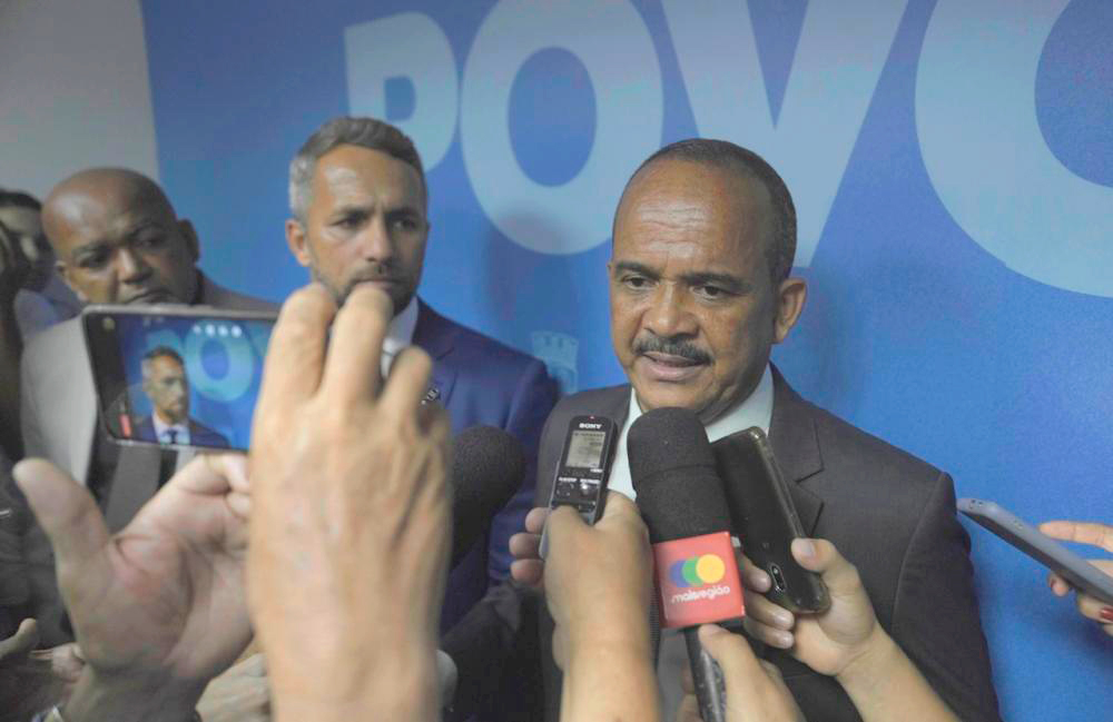 Elinaldo alfineta PT e critica derrubada dos benefícios à BYD: 