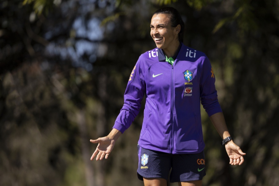 Marta treina normalmente com seleção brasileira; Nycole permanece fora