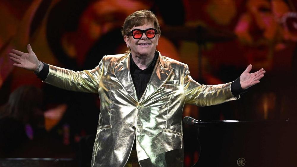 Elton John faz último show da carreira na Suécia