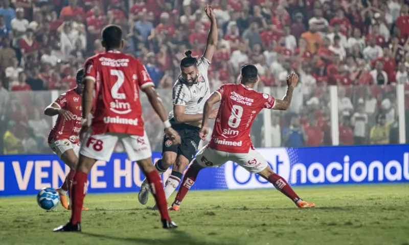 Vitória tem queda de rendimento em mais uma derrota na Série B