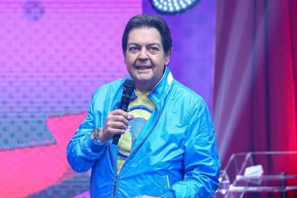 Programa com Zeca Camargo vai substituir o Faustão na Band