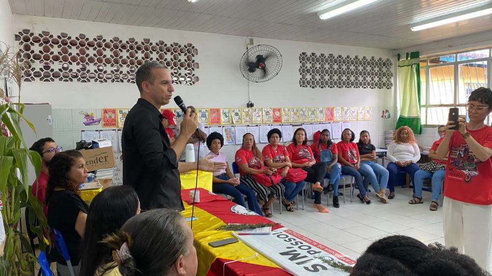 Dias d'Ávila sedia lançamento da Campanha de Alfabetização de Adultos 