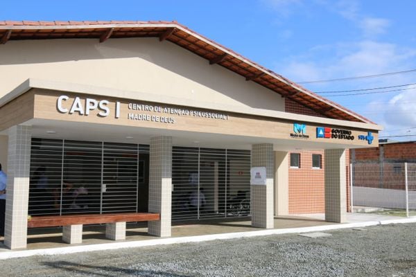 Homens invadem e tocam fogo dentro de Caps em Madre de Deus