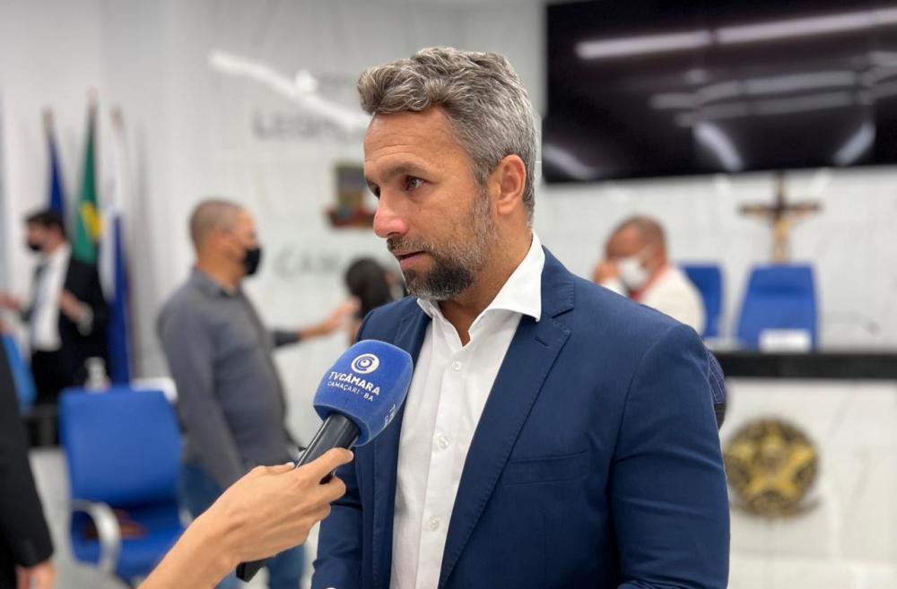Presidente Flávio Matos está preocupado com o futuro de Camaçari e rebate a postura de políticos baianos