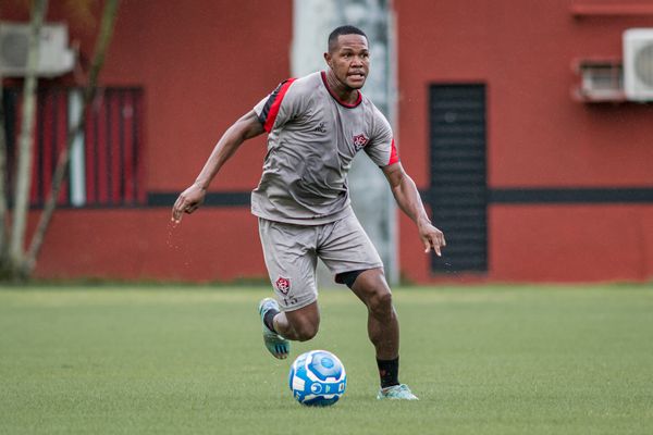 Vitoria acerta rescisões de Diego Fumaça e Nicolás Dibble