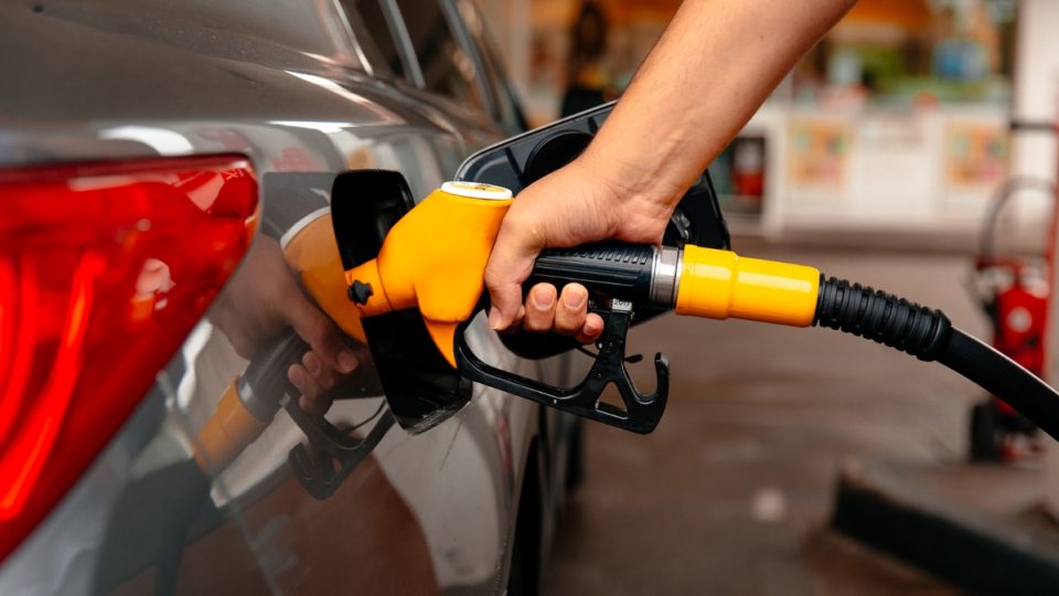 Preço da gasolina sobe e combustível fica mais caro em Salvador