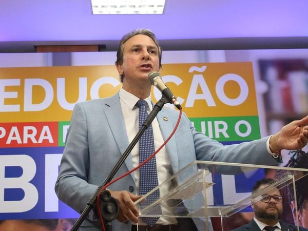Ministro afirma que governo não vai fechar as escolas cívico-militares