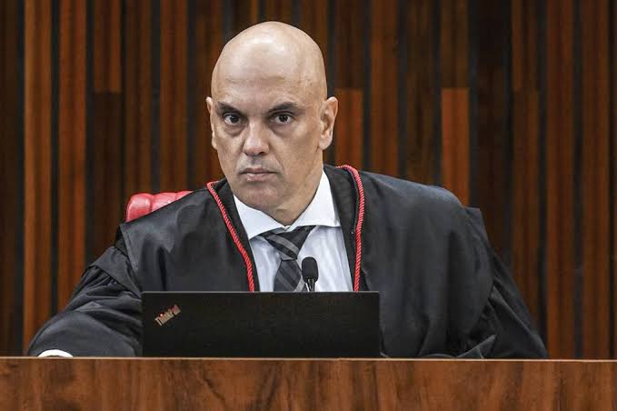 Alexandre de Moraes é hostilizado por brasileiros em Roma e tem filho agredido