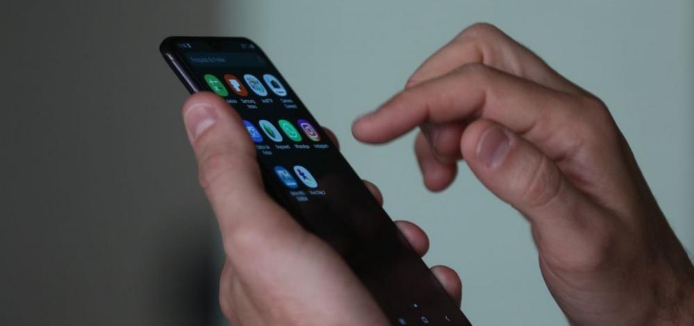 Justiça proíbe empresa de bloquear celular de devedor