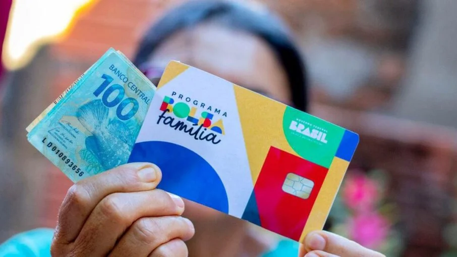 Caixa paga novo Bolsa Família a beneficiários com NIS de final 2