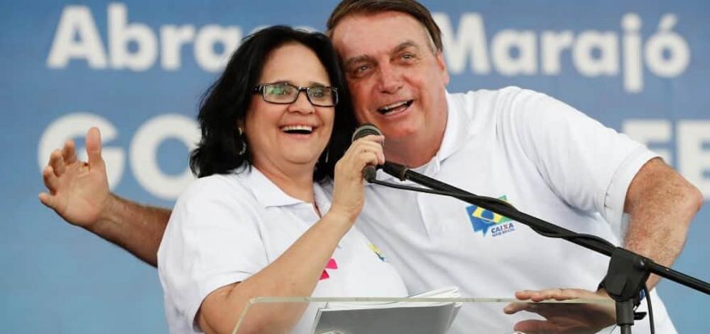 Com inelegibilidade de Bolsonaro, Damares é aposta de evangélicos para 2026