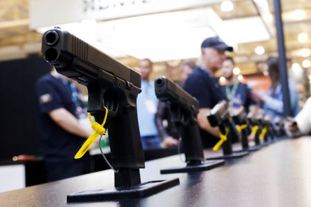 Governo federal vai apertar regras de compra de armas por civis e para clubes de tiro