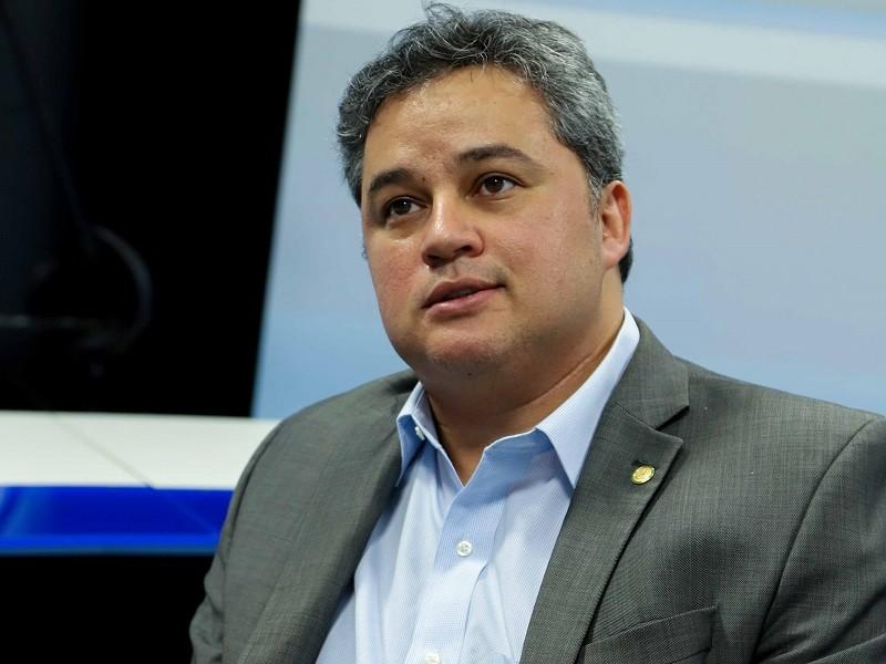 ‘Jamais o União Brasil cogitou alinhamento total com o governo’, diz líder no Senado