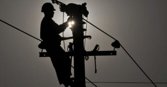 Coelba realiza desligamentos de energia em Mata de São João nesta segunda