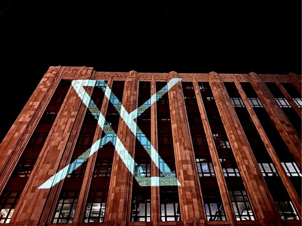 Elon Musk anuncia novo logotipo do Twitter para X