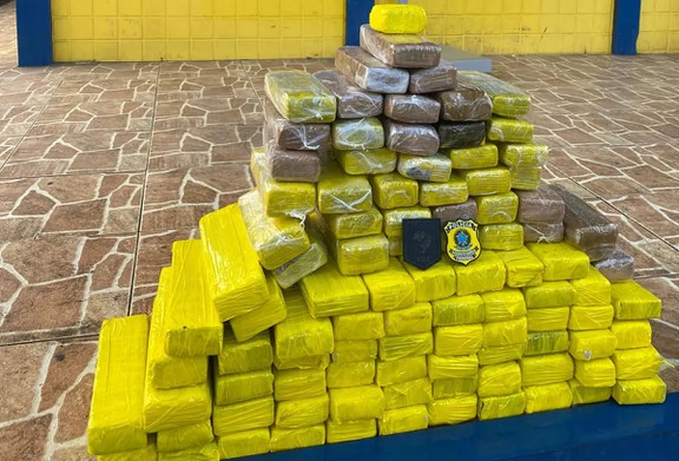 Homem é preso com quase 50 quilos de maconha em malas em Alagoinhas