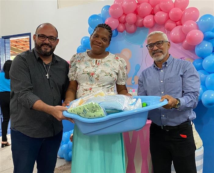 Prefeitura de Dias d'Ávila entrega enxovais para gestantes referenciadas no CRAS