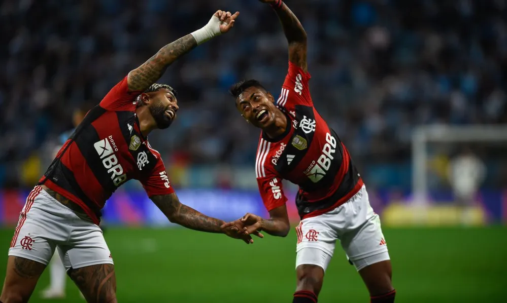 Flamengo vence o Grêmio e fica perto de final da Copa do Brasil