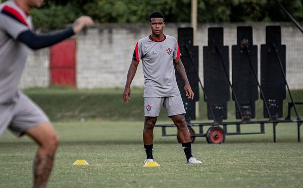 Vitória tenta a contratação de um lateral esquerdo