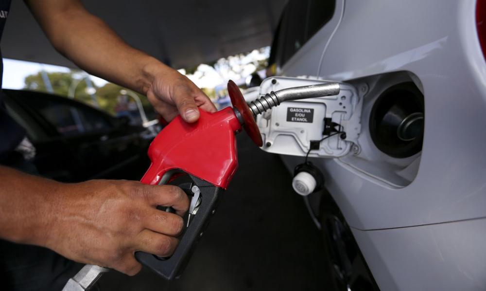 Petrobras vende gasolina 23% mais barato do que média das refinarias privadas