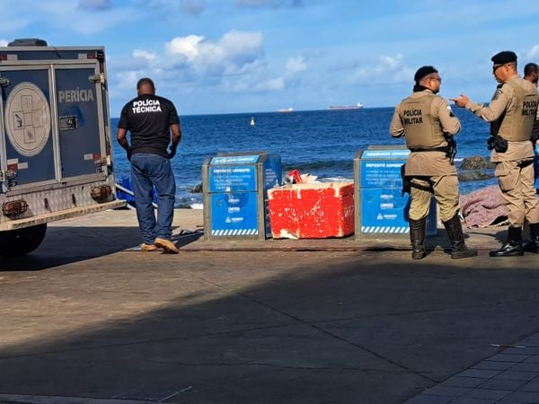 Corpo é encontrado dentro de isopor na praia do Porto da Barra