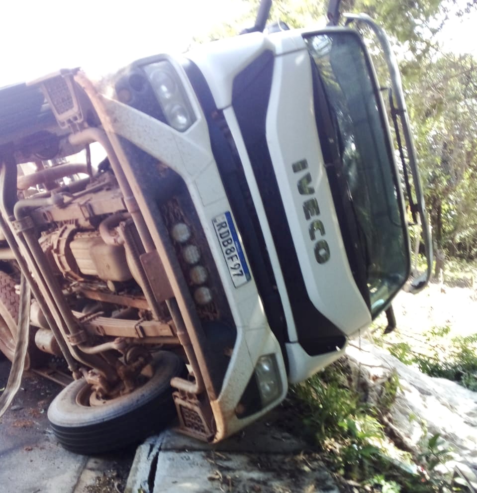 Idosa morre após caçamba tombar sobre carro de supermercado em Monte Gordo