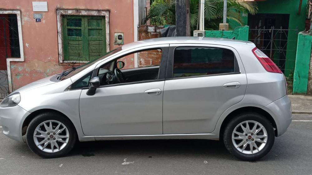 Homem tem carro roubado em plena luz do dia no Centro de Mata de São João