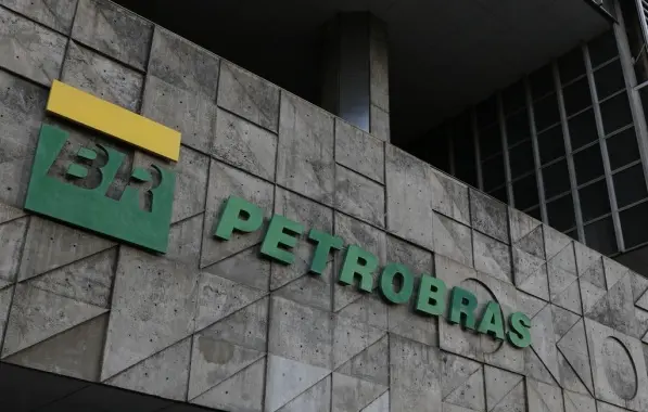 Nova política reduz dividendos da Petrobras em cerca de R$ 5 bilhões