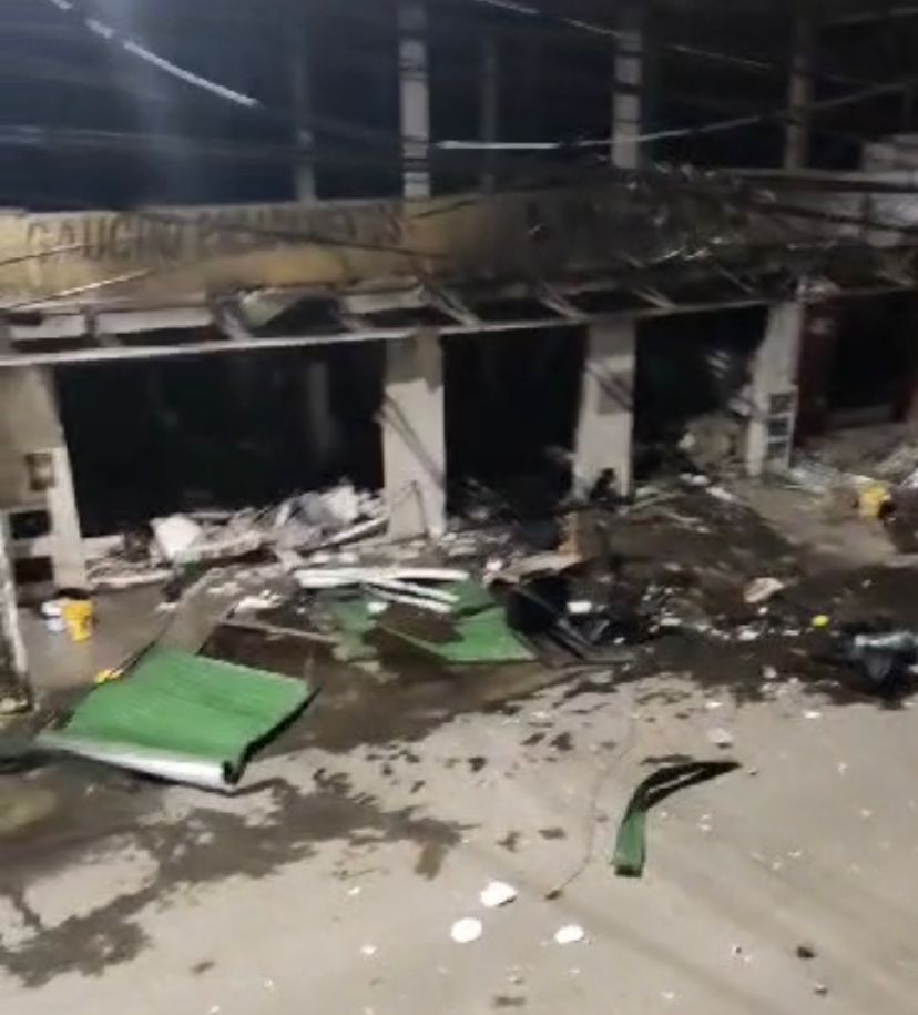 Incêndio destrói restaurante em Dias d’Ávila; não há registro de feridos