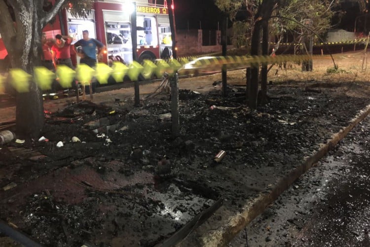 Bíblia resiste a incêndio que destruiu casa em Fortaleza