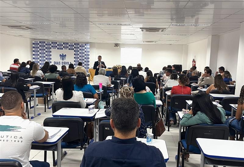 Oficina Prática Capacita Servidores de Dias d'Ávila sobre a Nova Lei de Licitações e Contratos Administrativos