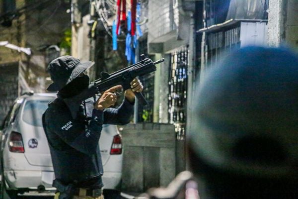 Oito são presos e um é morto em operação da polícia em Salvador e RMS