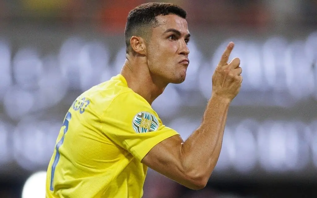 Cristiano Ronaldo faz dois e ganha primeiro título com Al-Nassr 