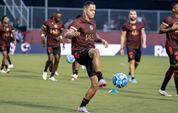 Vitória confirma fratura na costela de Giovanni Augusto e projeta seis semanas de recuperação
