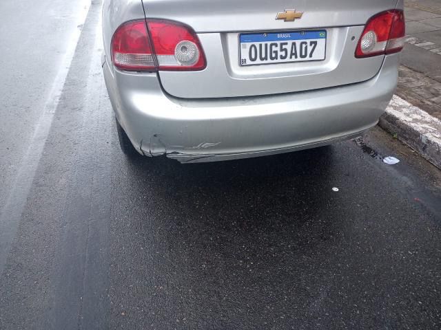 Carro é tomado de assalto na Praça ACM em Dias d’Ávila 
