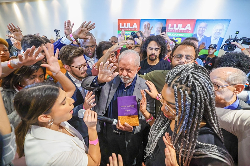 Aprovação de Lula também sobe entre evangélicos e eleitores de Bolsonaro