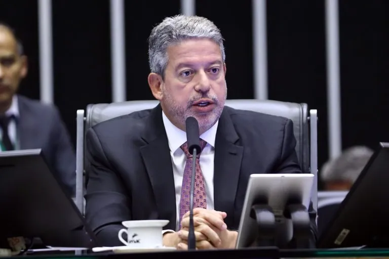 Lira articula para mudar cotas de mulheres e negros no fundo eleitoral