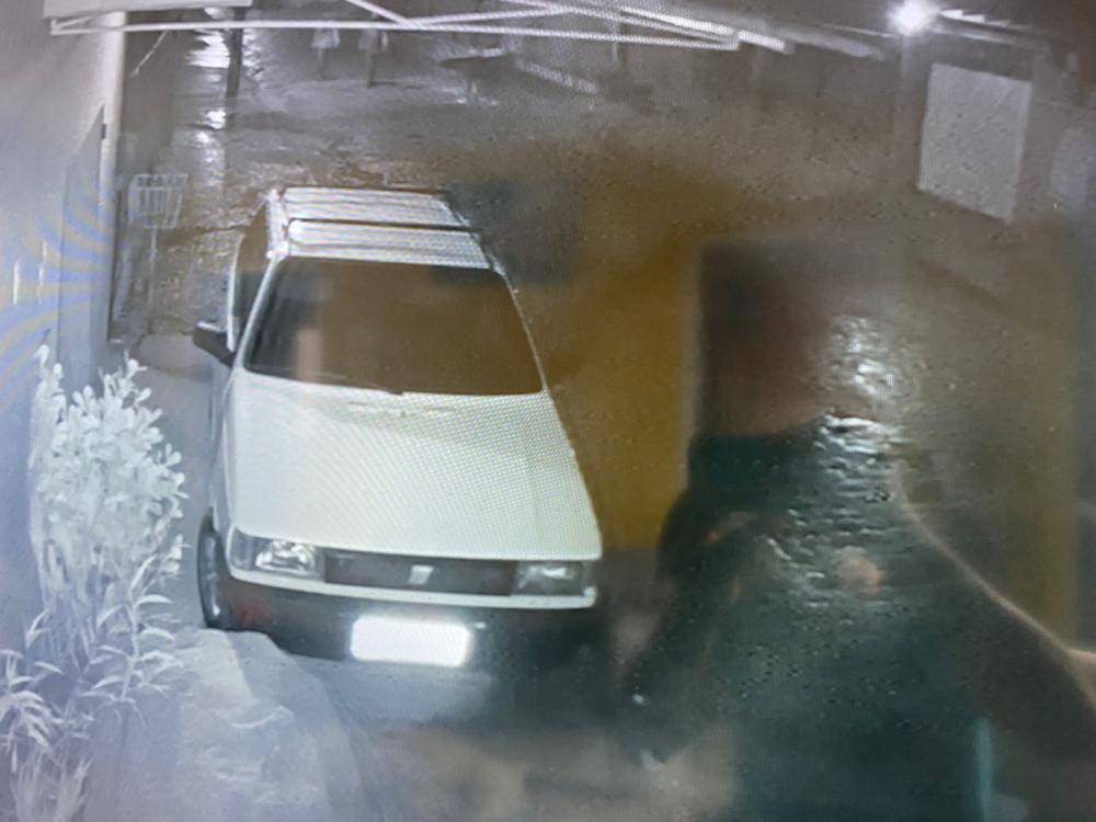 Carro é furtado na porta de casa no Garcia d’Ávila 