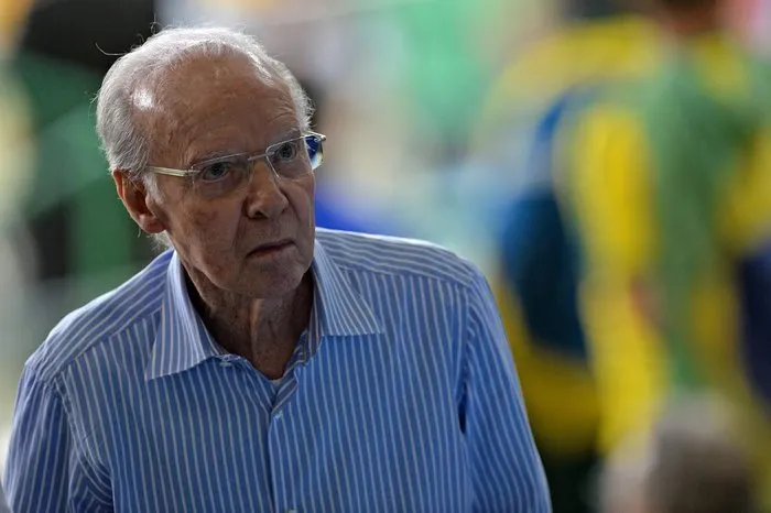 Zagallo apresenta melhoras no estado de saúde, aponta boletim