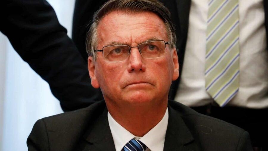 Bolsonaro é internado em hospital de São Paulo