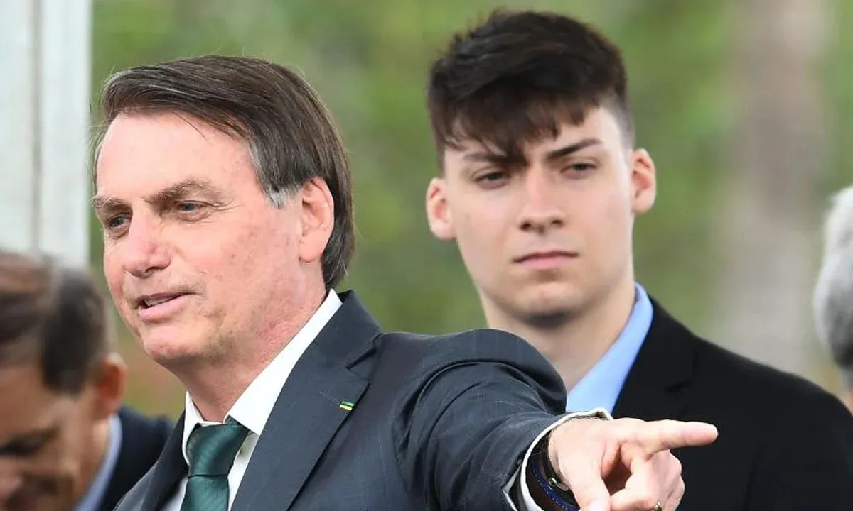 Jair Renan, filho de Bolsonaro, é alvo de operação da polícia do DF