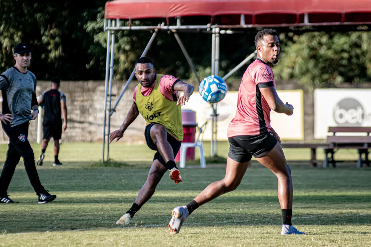 Dionísio tem previsão de retorno aos gramados estipulada pelo Vitória