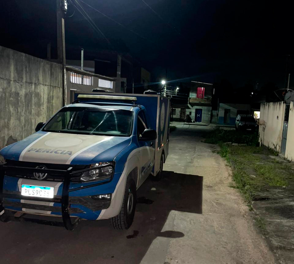 Homem é assassinado a facadas na porta de casa no Parque das Mangabas 