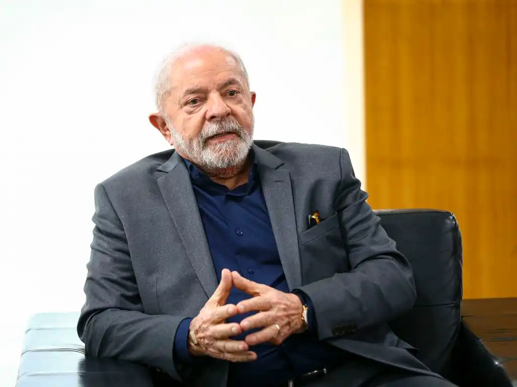 Lula sanciona novo salário mínimo e correção do Imposto de Renda